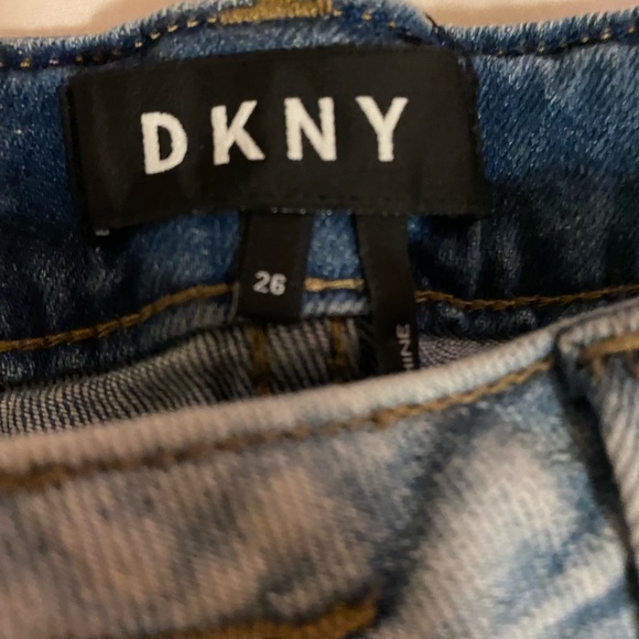 New DKNY ladies jeans - Picture 4 of 5